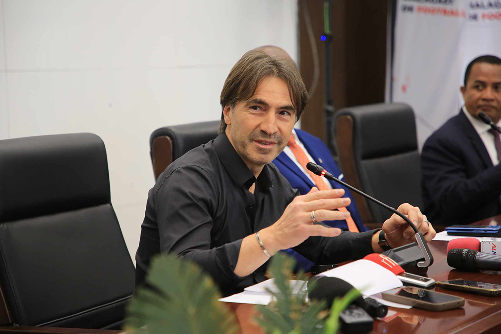 FOOTBALL – COACH DES BAREA A – Le ministre des Sports confirme la reconduction de Corentin Martins