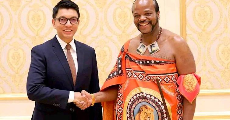 Le roi dictateur et l&rsquo;autocrate exilé