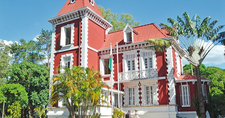 Le nouveau premier ministre lève les restrictions administratives