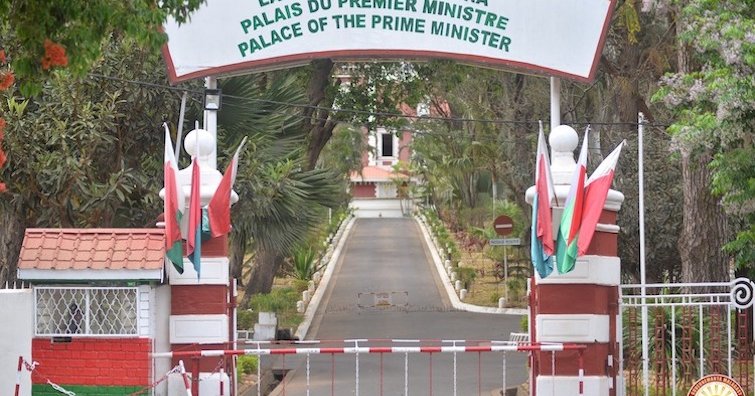 Nomination du Premier ministre : plusieurs profils évoqués, la course aux ministères lancée
